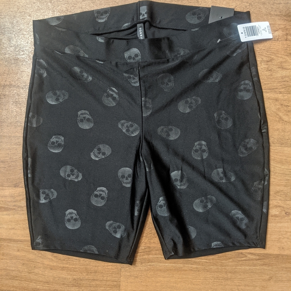 Torrid Size 3 NWT black skull bike shorts